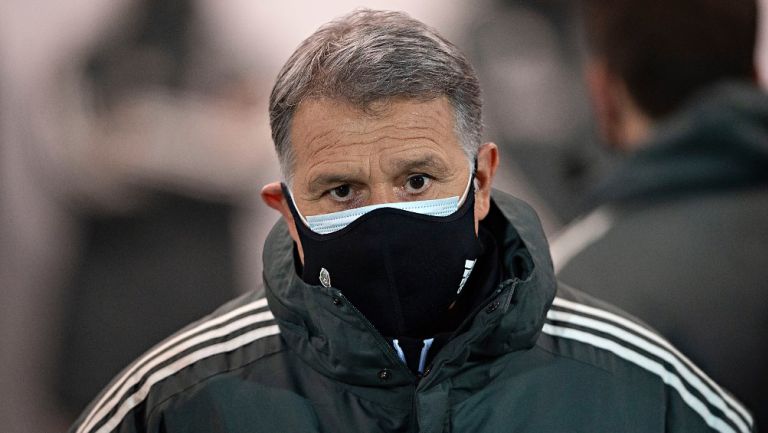 Gerardo Martino durante un partido con México