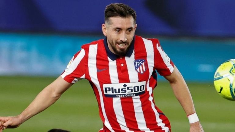 Héctor Herrera en partido con el Atlético 