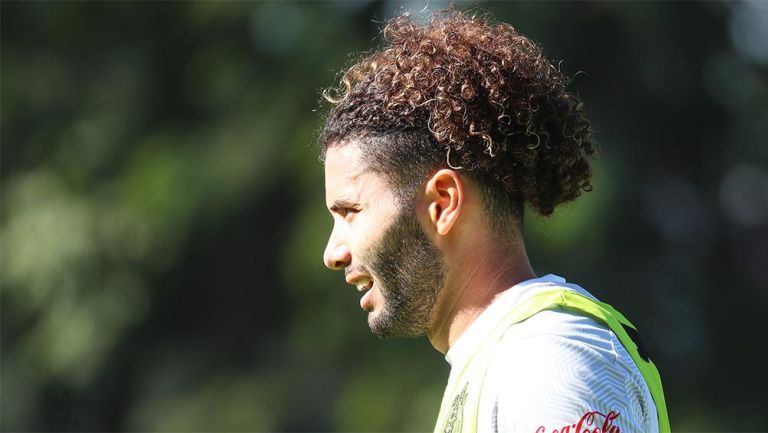 César Huerta en un entrenamiento con Chivas