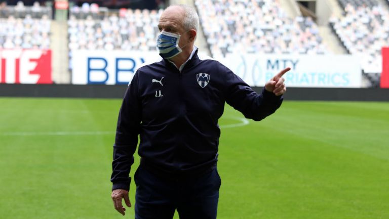 Vasco Aguirre en entrenamiento