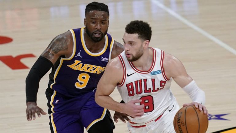 Acción en el Lakers vs Bulls