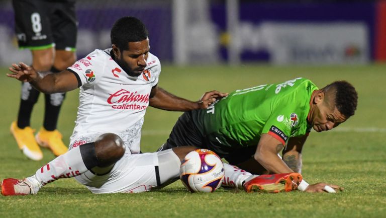 Brayan Angulo y Ayron Del Valle, luchan por la redonda