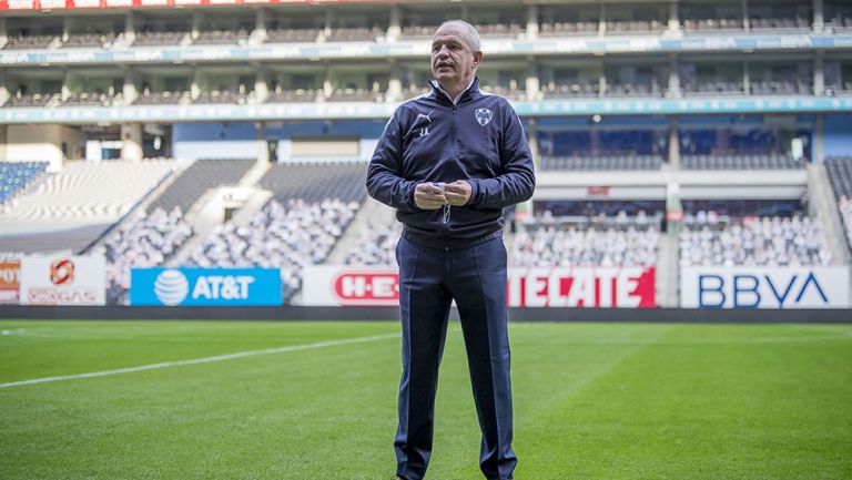 Javier Aguirre en su presentación con Rayados 