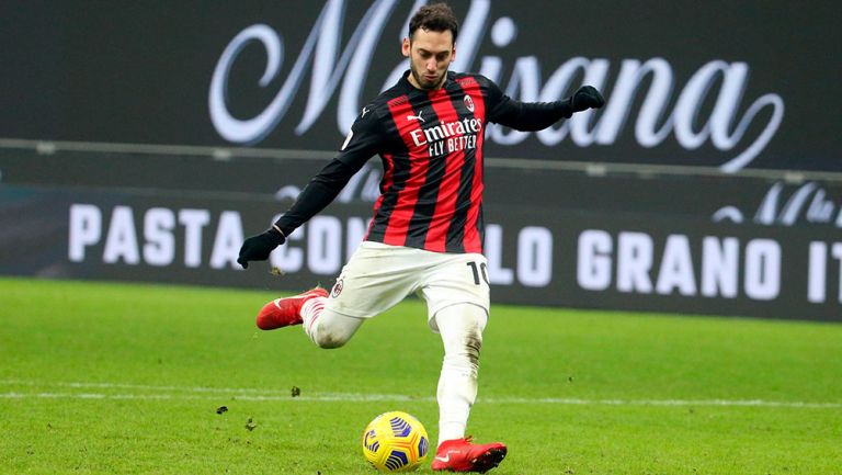 Milan: Hakan Calhanoglu y Theo Hernández dieron positivo por Coronavirus