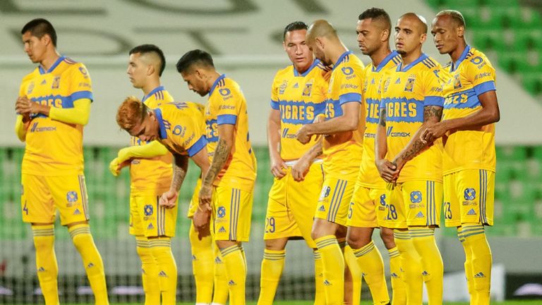 Jugadores de Tigres, previo a un partido