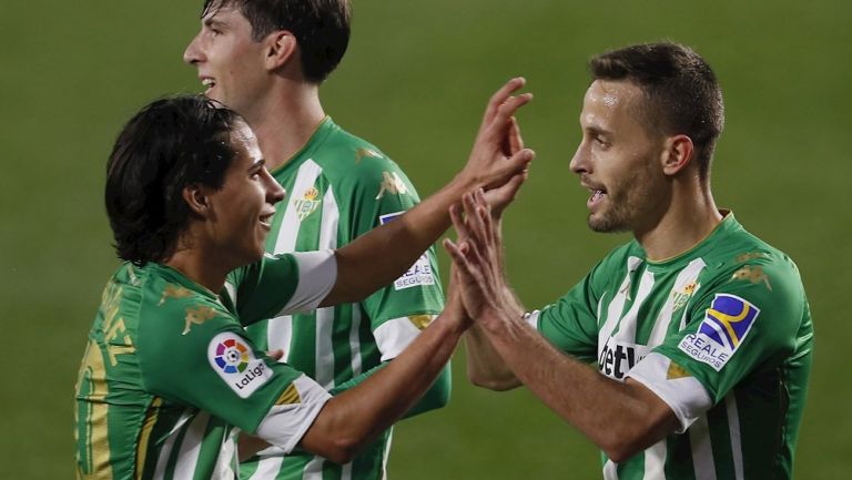 Lainez y Canales celebran un gol vs Celta de Vigo