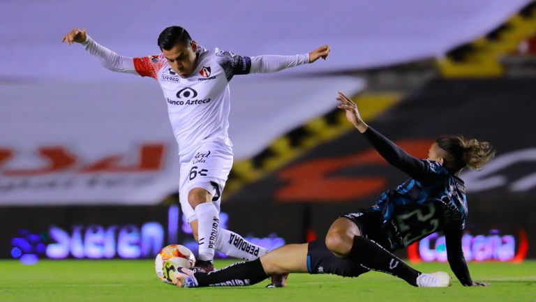 Aldo Rocha, en acción contra Gallos