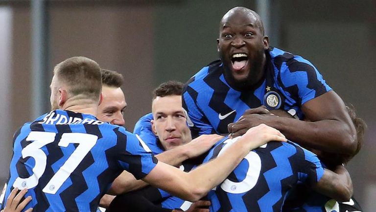 Jugadores del Inter celebran un gol ante el Milan