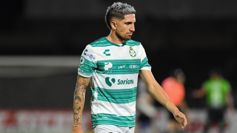 Diego Valdés durante un partido con Santos