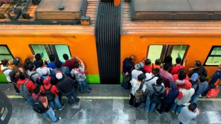 Usuarios en el Metro de la CDMX en época del Coronavirus