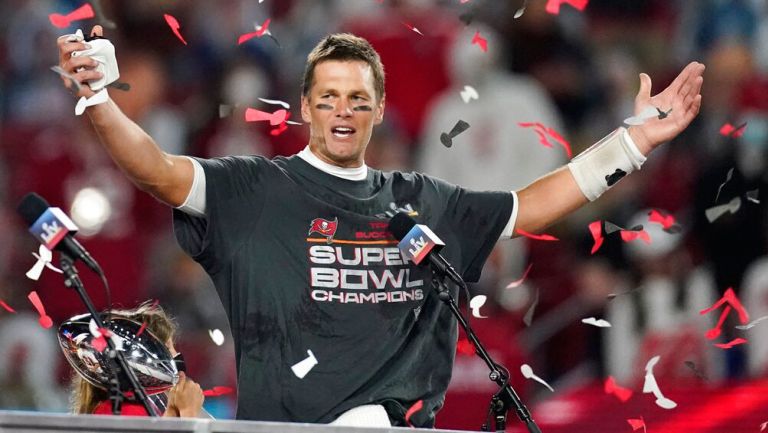 Tom Brady festeja la victoria sobre Chiefs