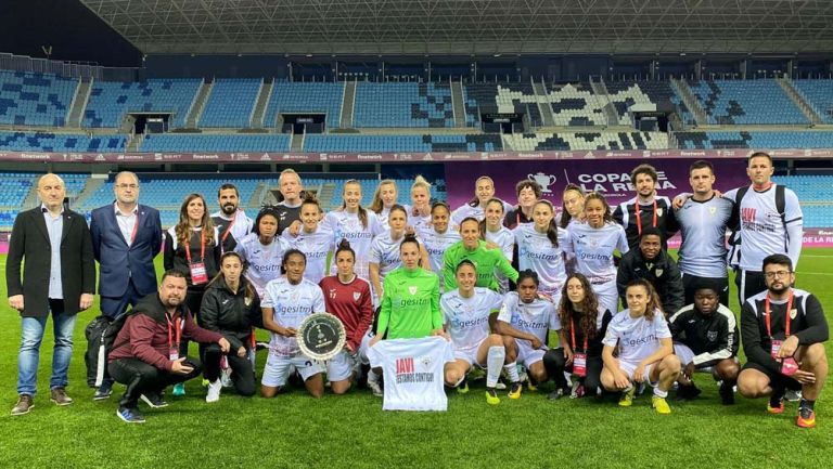 Jugadoras del EDF Logroño festejan subcampeonato 