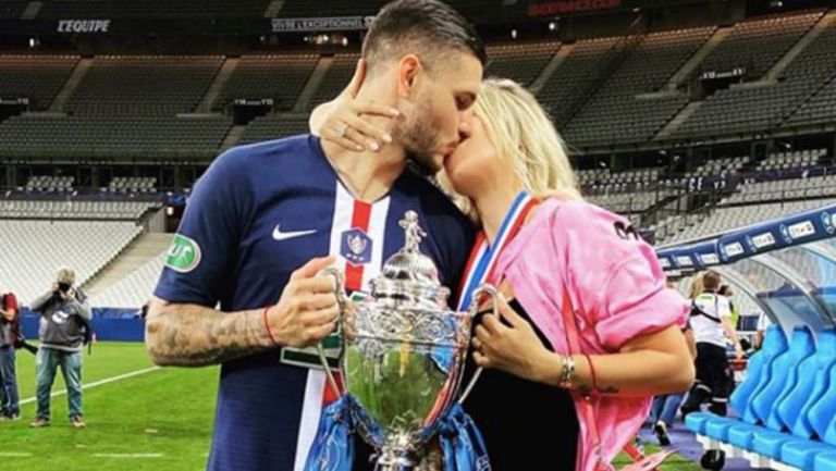 Mauro celebrando con Wanda tras la obtención de la Copa de Francia