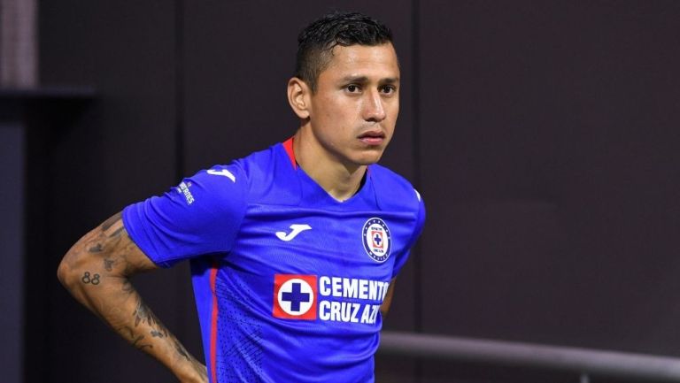 Domínguez en un partido con Cruz Azul