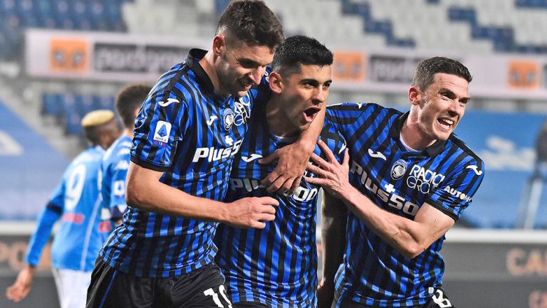 Jugadores de Atalanta, en festejo de gol