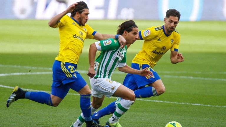 Diego Lainez en el partido entre el Real Betis y el Cádiz