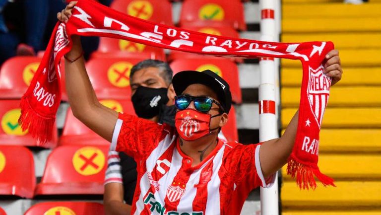 Afición en Estadio Victoría