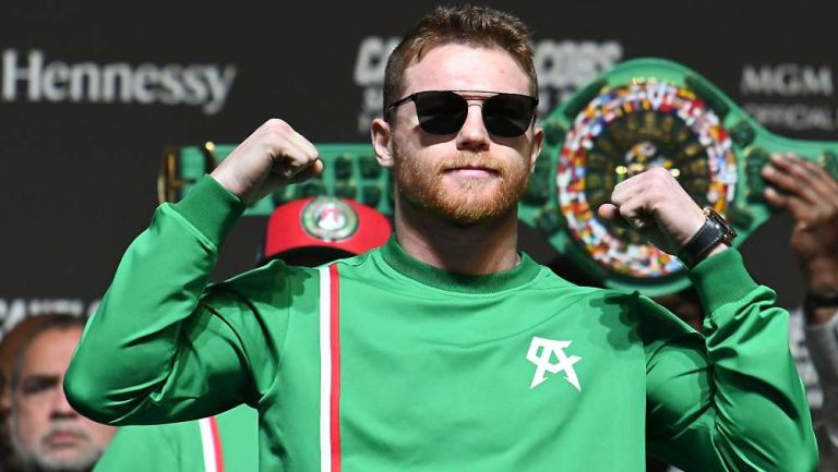 Canelo Álvarez en presentación 