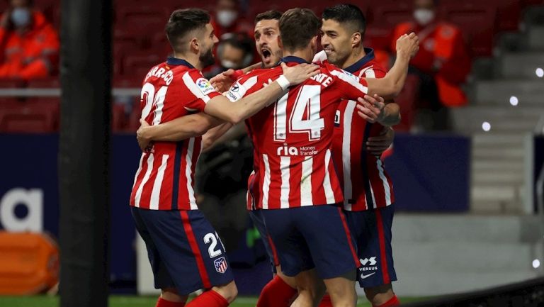 Jugadores del Atlético celebran gol vs Athletic