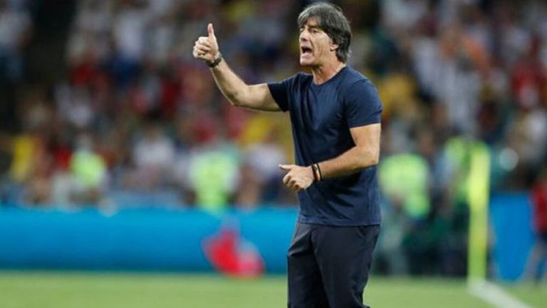 Joachim Löw durante un compromiso con Alemania 