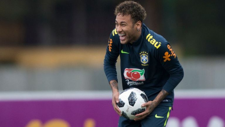 Neymar en un entrenamiento con la Selección Brasileña