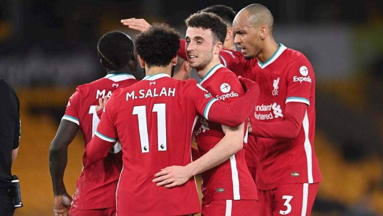 Jugadores del Liverpool celebrando un gol vs Wolves