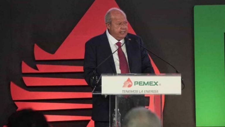 Carlos Romero Deschamps durante un evento con Pemex 