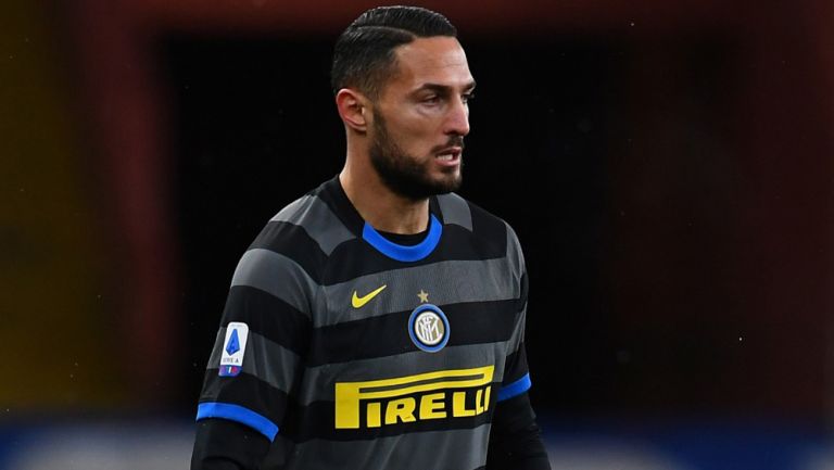 Danilo D'Ambrosio durante un duelo con el Inter 