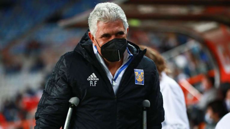 Tuca Ferretti en partido con Tigres