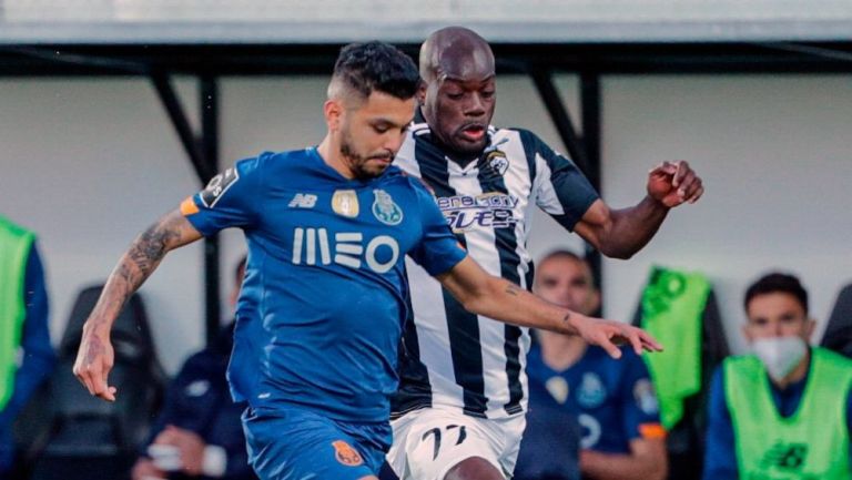 Tecatito Corona en el partido entre el Porto y el Portimonense 
