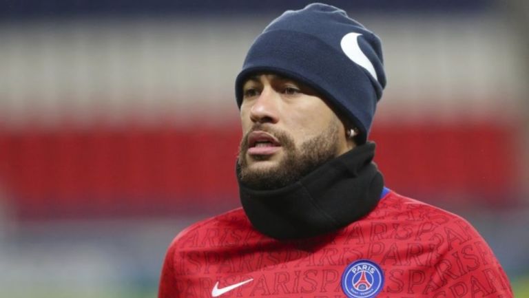 Neymar en un calentamiento del PSG