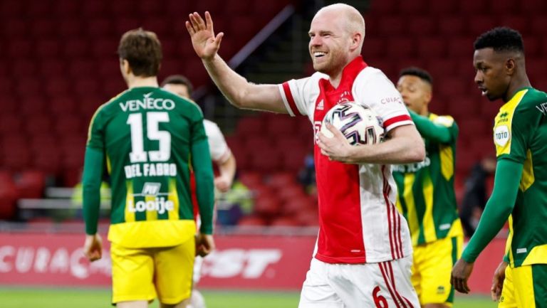 Davy Klaassen tras anotar un gol a favor del Ajax