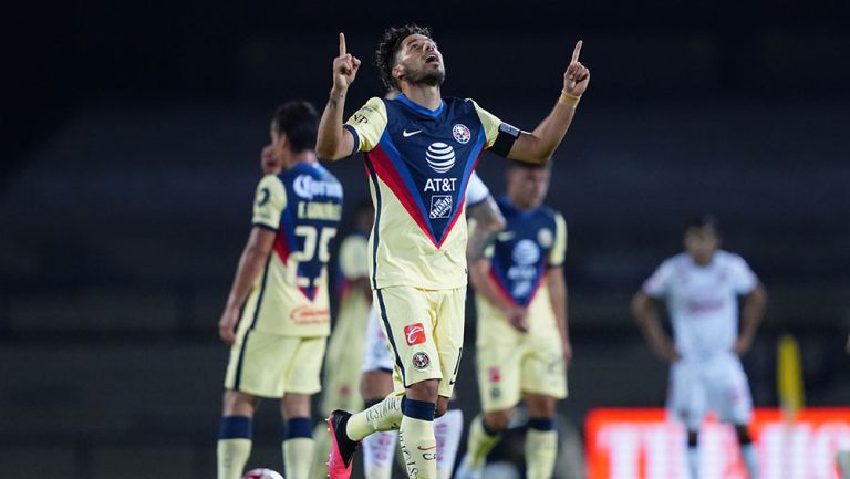 Bruno Valdez festeja un gol con América