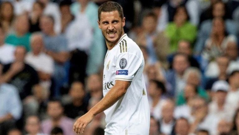 Eden Hazard durante un duelo con el Real Madrid 