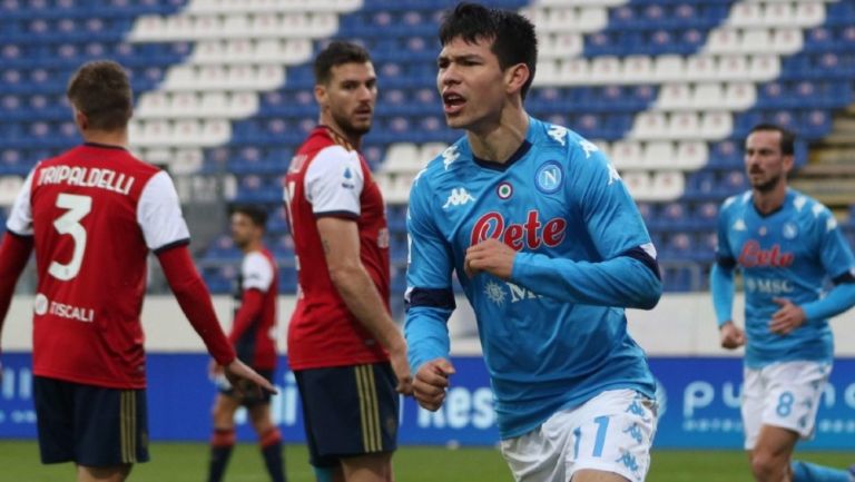 Chucky Lozano durante un partido con Napoli