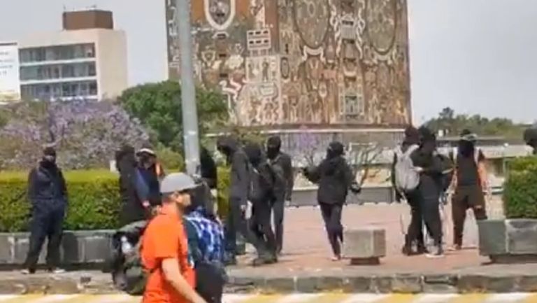 Encapuchados vandalizaron instalaciones de la UNAM