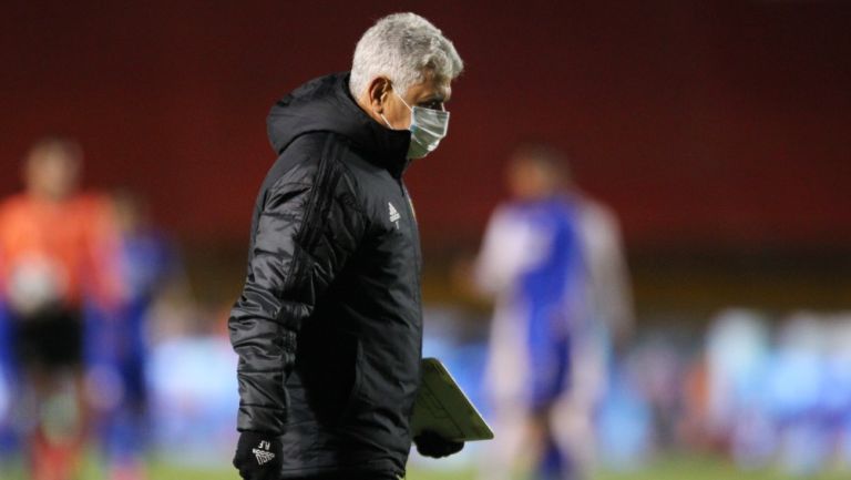 Ricardo Ferretti durante un partido con Tigres