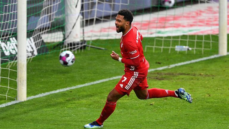 Serge Gnabry festeja un gol con Bayern Munich 