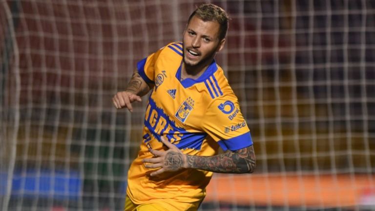 Nicolás López tras anotar gol con los Tigres