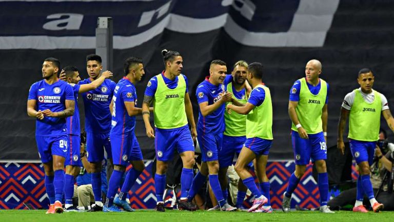 Cruz Azul en festejo de gol