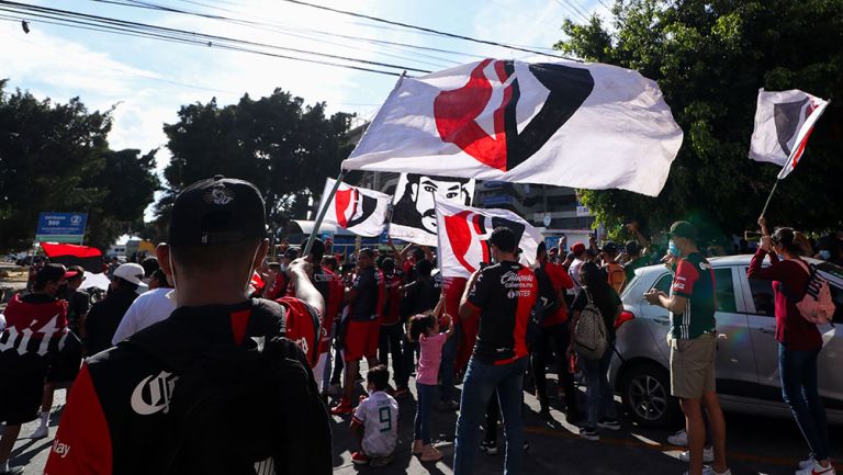 Atlas: Aficionados rojinegros 'invaden' Mazatlán previo al partido