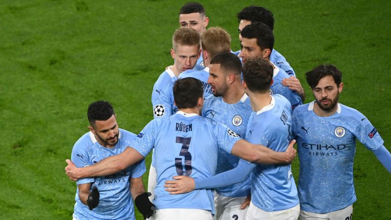 Jugadores del Manchester City festejan un gol 