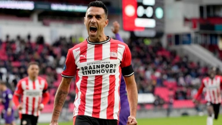 Eran Zahavi después de anotar gol a favor del PSV