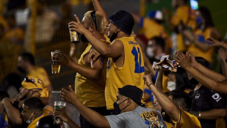 Aficionados de Tigres en el Universitario 