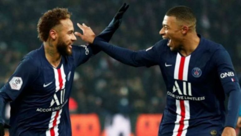 Neymar y Mbappé en festejo con PSG