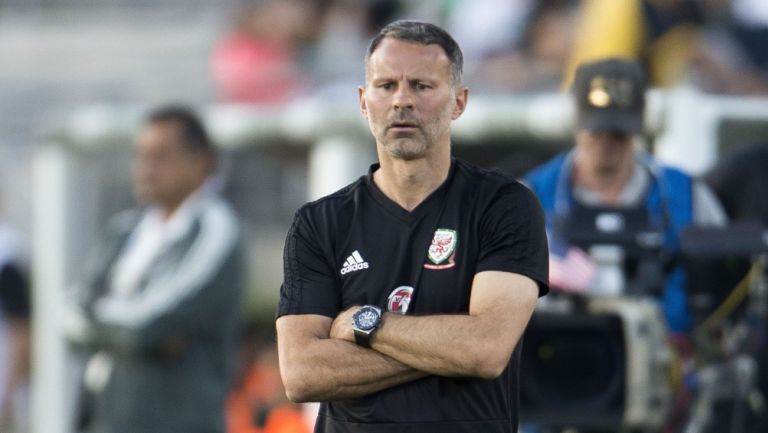 Giggs en partido amistoso de México contra Gales en el estadio Rose Bowl en Pasadena, California