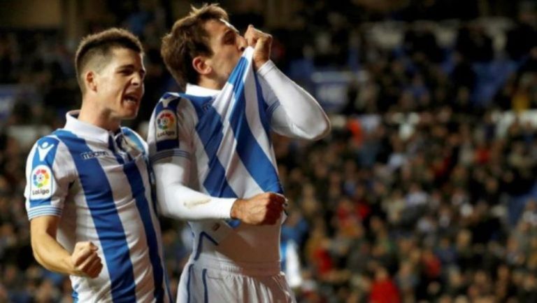 Mikel Oyarzabal en festejo con la Real Sociedad