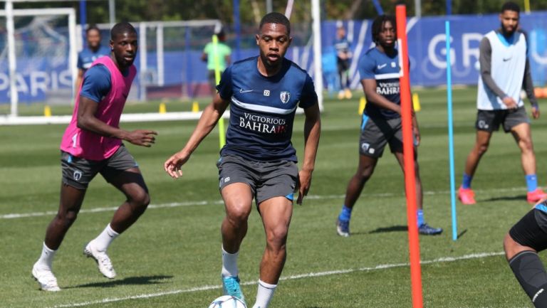 Jugadores del París FC en entrenamiento