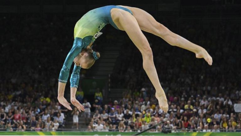 Gimnasta de la Federación de Australia en un evento