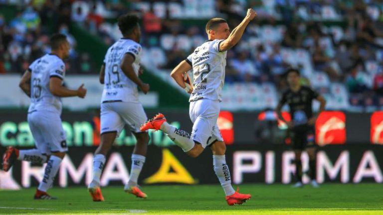 Querétaro en festejo de gol